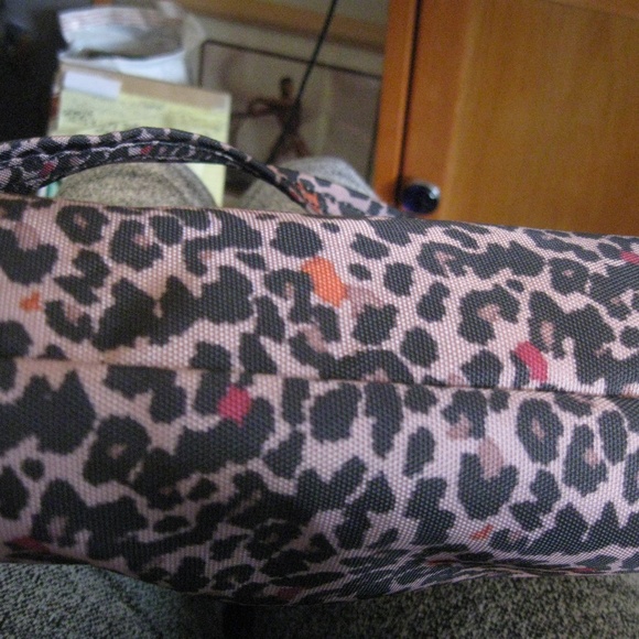 NEW TRAVELON LEOPARD DESIGN Shoulder Purse 12x8" - Picture 3 of 6